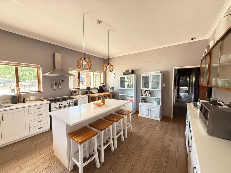 5 Bedroom Property for Sale in Bergzicht Western Cape